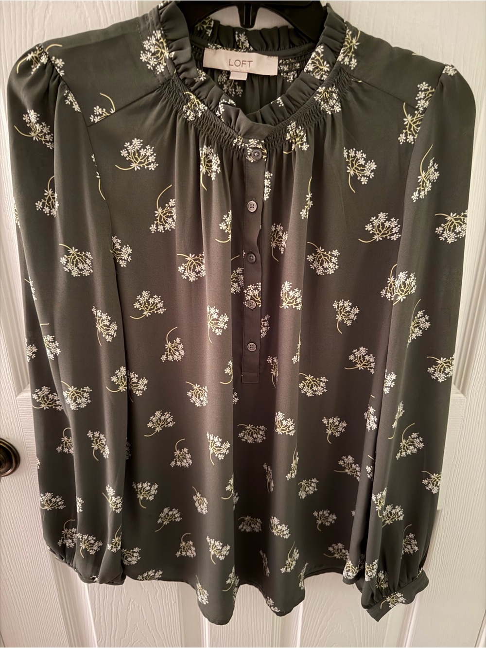 LOFT Size Med Olive Green Floral Ruffled Button-Front Blouse